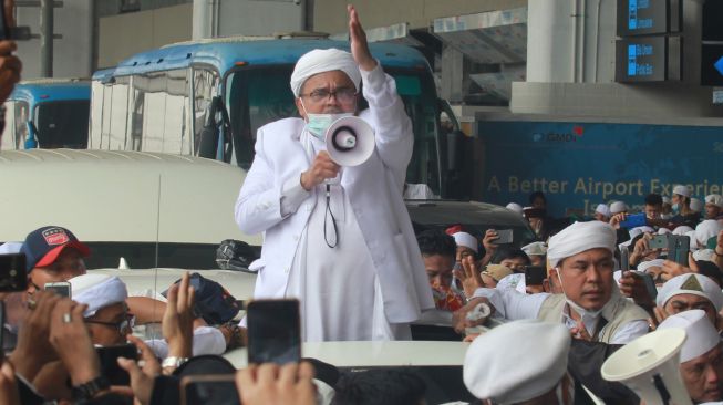 Habib Rizieq Akhirnya Pulang ke Tanah Air, Prof Jimly: Fenomena HRS Ini Langka