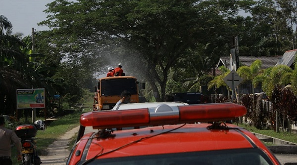 Cegah Penyebaran COVID-19, RAPP Bersama Polsek dan Kecamatan Sungai Mandau Lakukan Penyemprotan Disinfektan 