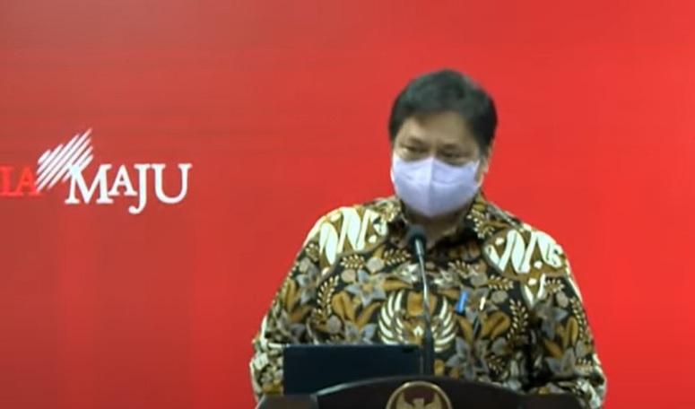 Airlangga: Aktivitas  Berkumpul Selama Nataru Hanya Dibolehkan 50 Persen, Traveling Hanya   Bagi Yang Sudah Divaksin...