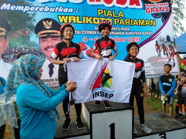 INSSEP Pekanbaru Sukses  Sapu Bersih Podium Kelas KU-D 300 Meter Putri Ajang Kejurnas Sepatu Roda Piala Walikota Pariaman