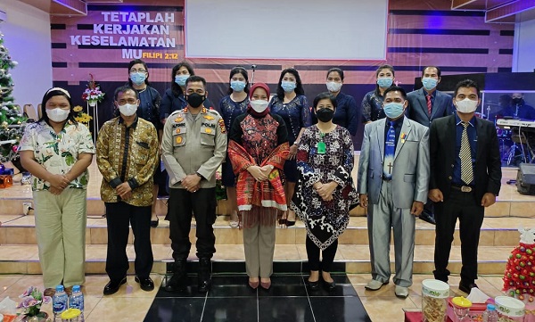 Bupati Indragiri Hulu Rezita Meylani  dan Forkopimda  Menghadiri Perayaan Natal di GPdI Pematang Reba