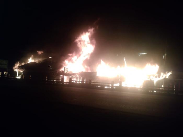 Tadi Malam, Enam Ruko di Simpang Pawang Sidik  Bukit Kapur Dumai Terbakar 