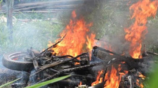 NGERI, Panen Madu Sialang, 5 Motor Warga Lubuk Batu Jaya Terbakar