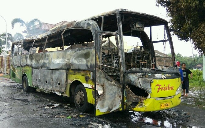 ASTAGAAA...Bawa Rombongan Pelajar SD Liburan, Bus Pariwisata Tiba-tiba Terbakar, Begini Kondisinya