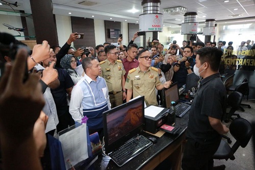 Drama Penahanan Ijazah di Pekanbaru: Pemilik Biro Wisata