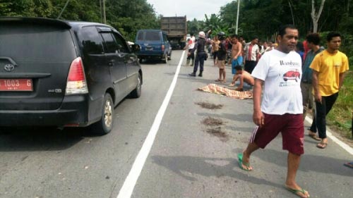 Tragis... Disaksikan Ibunya, Bocah Tewas Mengenaskan Usai Ditabrak Mobil