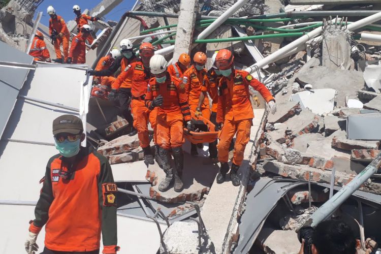 INNALILLAHI...Data BNPB, Korban Tewas Gempa dan Tsunami Palu Jadi 832 Orang
