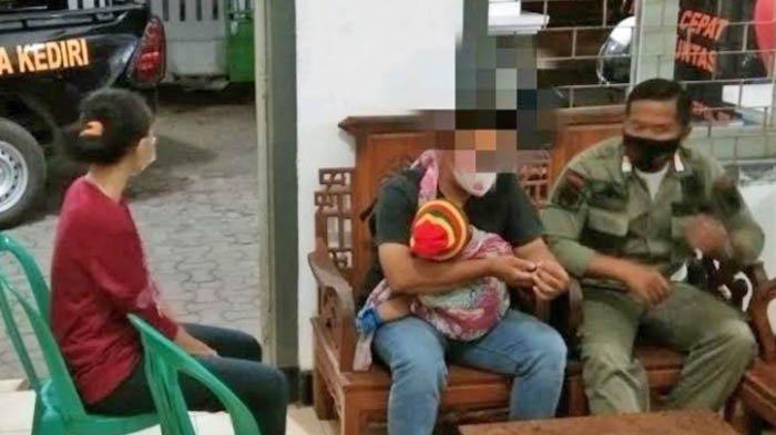 Ambyar! Sambil Gendong Anak Menangis, Suami Gerebek Istri Selingkuh dengan Duda di Kamar Kost
