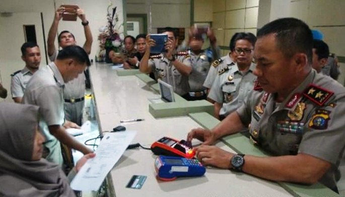 Kapolda Riau Urus Langsung Sertifikat Tanah di BPN Kampar