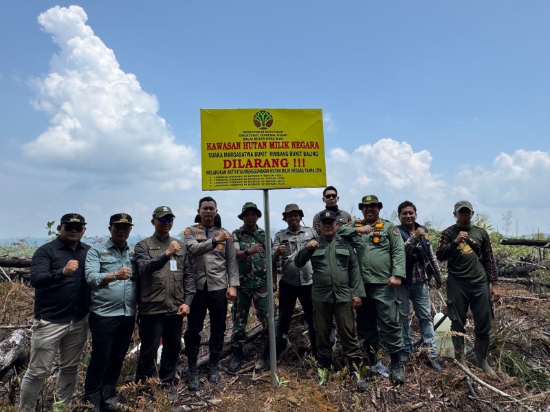 Polsek Singingi Hilir Gelar Patroli Gabungan, Pasang Spanduk dan Plang Larangan Membakar Hutan Serta Tanam Pohon di Kawasan Konservasi