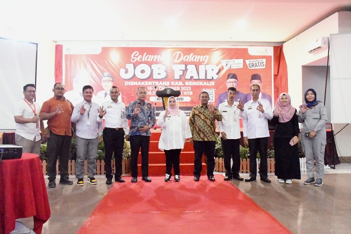 Bupati Kasmarni Ingin Tenaga Kerja Lokal Hidup Maju dan Sejahtera