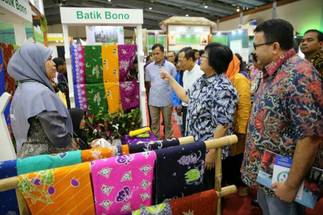 Hadiri IndoGreen Environment Forestry Expo, Menteri KLHK Tinjau Batik Khas Riau