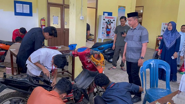 Terharu, Peserta Pelatihan Difabel BLK Kampar Dikunjungi langsung Bupati Kampar
