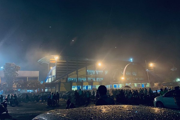 Kerusuhan Suporter di Stadion Kanjuruhan, 127 Orang Meninggal Dunia
