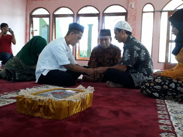 Salut! Beri Izin Tahanan  Nikah di Masjid, Polisi: Ini Sakral, Saya Tak Tega Kalau Nikah di Balik Jeruji Besi