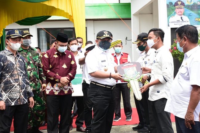 Bupati Kampar : Pembangun Jalan  dua  Jalur Di Kecamatan Tambang Kita Berharap Dapat Meningkatkan Perekonomian Masyarakat