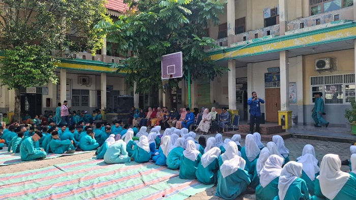 Kunjungi SMP Negeri 2, Damkar Pekanbaru Sosialisasi Pencegahan Kebakaran Wujudkan Pekanbaru AMAN