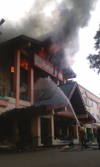 Api Kembali Berkobar di Plaza Sukaramai dan Ramayana