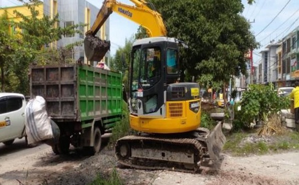 Drainase di Jalan Riau Dikeruk, PUPR Fokus Tuntaskan Banjir