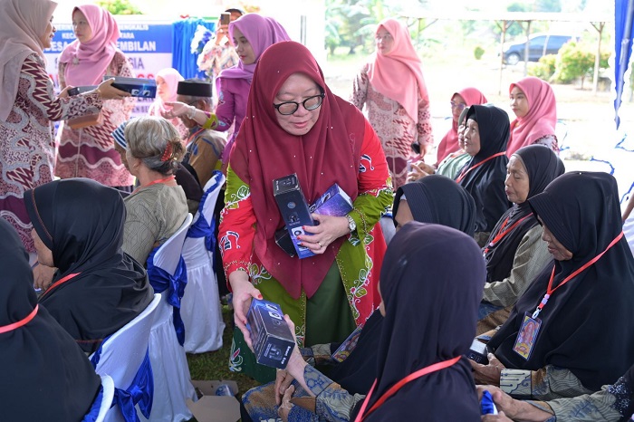 31 Lansia di  Rupat Utara  Antusias Ikuti Belajar di Usia Senja
