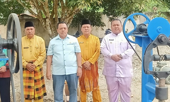Anggota DPRD Riau Syamsurijal ST MT Serahkan Lima Alat Pandai Besi di Rohul