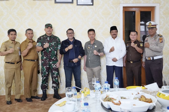 Bupati Rohil Terima Kunjungan H. Amsori Thohir Menantu Wakil Presiden RI