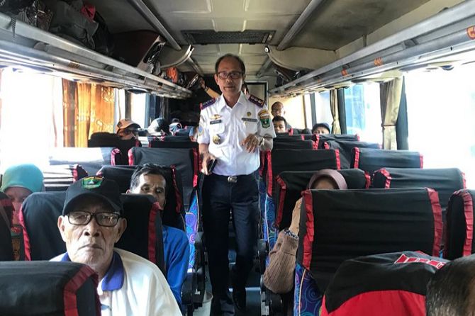 Tiket Pesawat Mahal, Warga Sumbang Pilih Naik Bus ke Jakarta