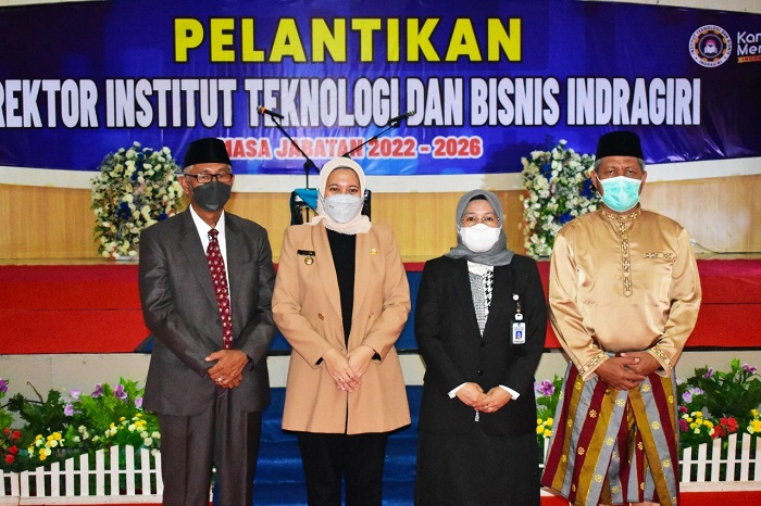 Rezita Meylani Yopi, SE Lantik Rektor ITB Indragiri, Di Gedung Dang Purnama Rengat