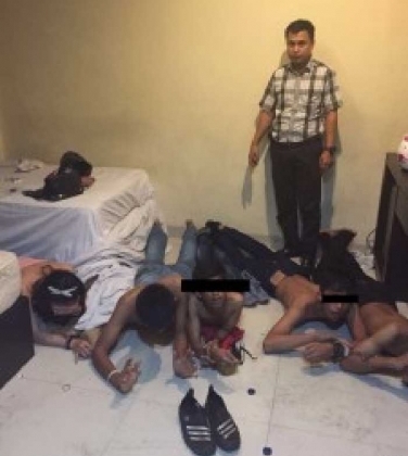 SINTING, 4 ABG Ini Ditangkap Hendak Pesta Sabu Bersama Wanita Seksi di Kamar 115 Hotel di Juanda
