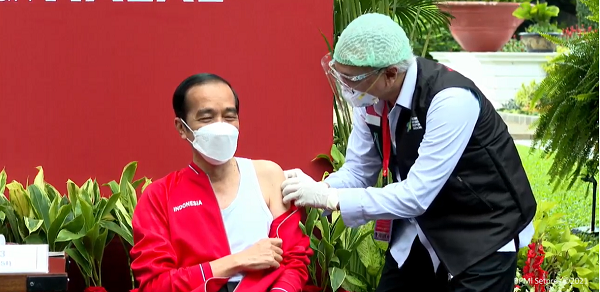 Jokowi  Kembali Akan Laksanakan Vaksinasi Massal Seperti di GBK,'' Meski di Puskesmas dan Rumah Sakit Sudah....''