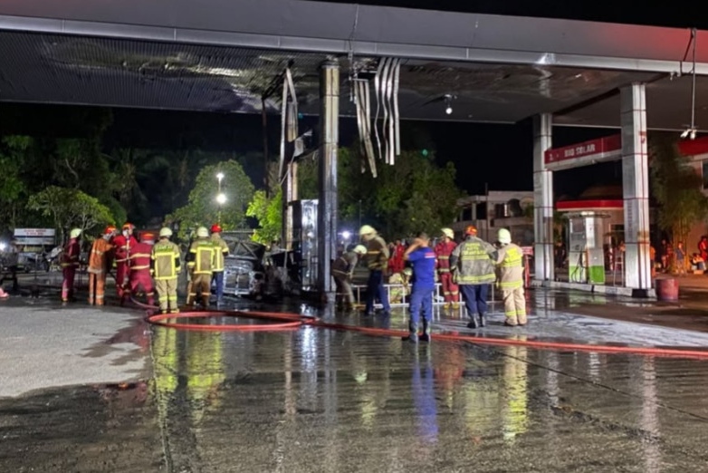 Kijang Kapsul Terbakar Saat Pengisian BBM di Jalan Hangtuah Ujung
