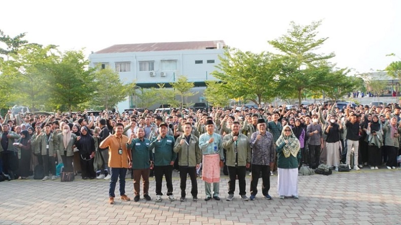 Rektor Lepas 1.297 Peserta KKN UMRI Tahun 2024