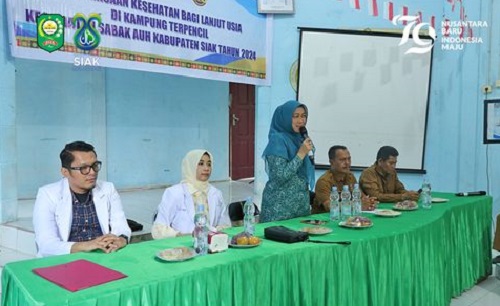 Ketua TP PKK Kab Siak Rasidah Bukan kegiatan Pemeriksaan kesehatan bagi masyarakat lansia di Kampung Laksamana