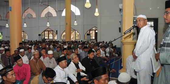 Gubernur Riau Andi Rachman Salat Idul Adha di Masjid Arafah Duri