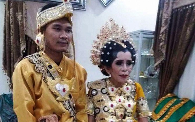 Namanya Juga Jodoh, Pemuda 24 Tahun Ini Nikahi Perempuan 55 Tahun, Masih Gadis