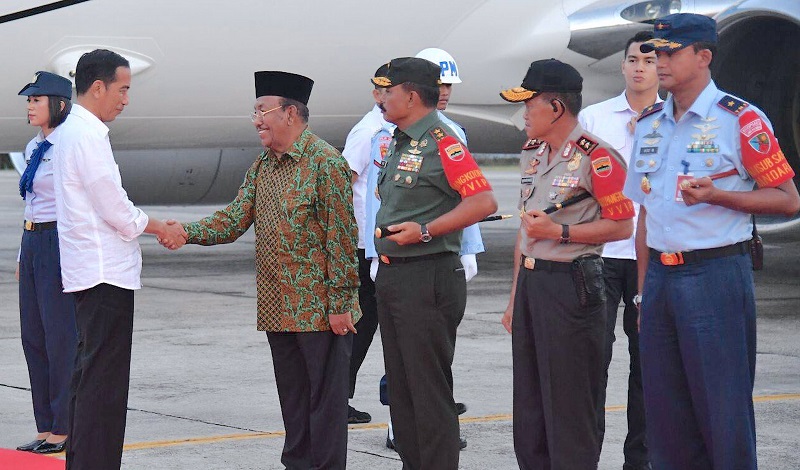 Plt Gubri Sambut Kedatangan Presiden Jokowi di Pekanbaru, Ini Fotonya