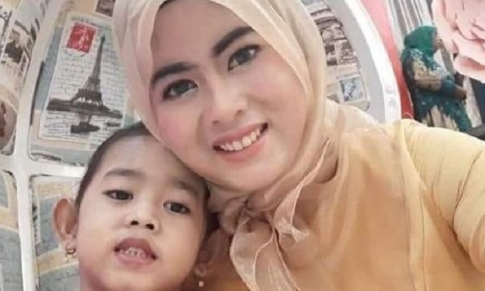 SEDIH...Tewas Berpelukan dengan Anaknya Akibat Gempa Palu, Jenazahnya Dikubur Satu Lubang karena Tak Bisa Dipisahkan