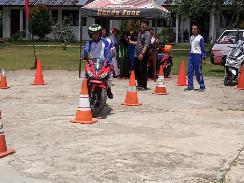 PT CDN Honda Pekanbaru Edukasi Siswa SMK Negeri 1 Tambusai Keselamatan Berkendara 