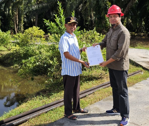 PT BSP Bantu Tiang Listrik di Kampung Bandar Pedada, Tingkatkan Keamanan Jaringan Listrik di Desa