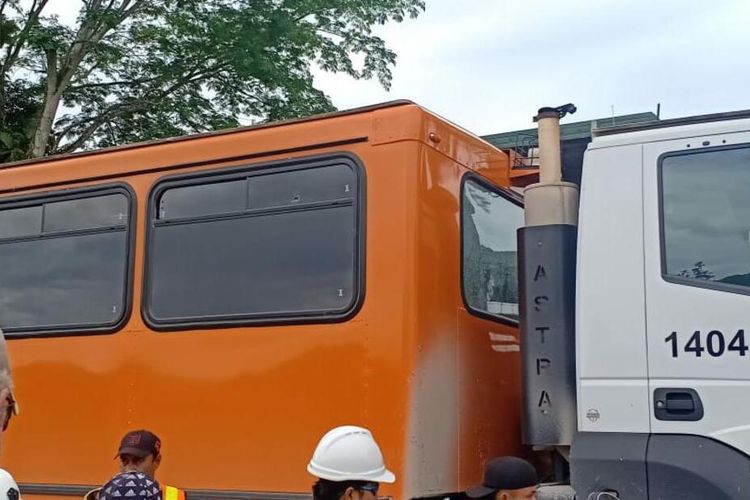 Dorrr! Rombongan Bus Karyawan Freeport di Papua Ditembak