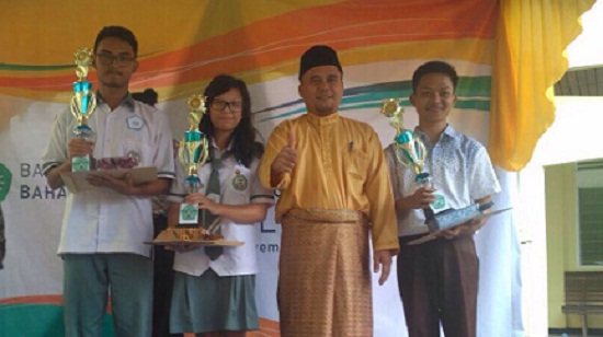 Tiga Siswa SMA Mutiara Harapan Borong Gelar Juara di 2nd English Contest Unilak