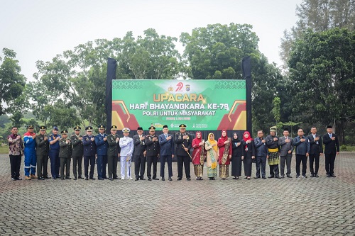 Meskipun Diguyur Hujan, Peringatan Hari Bhayangkara Ke-79 Tetap Berlangsung Dengan Khidmat
