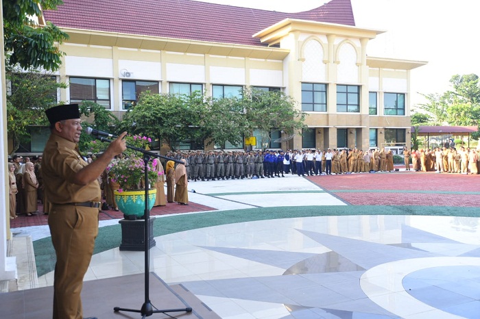 Pimpin Apel Gabungan, Sekda Minta ASN Pemkab Kampar Tingkatkan Raihan Prestasi di Tahun 2020