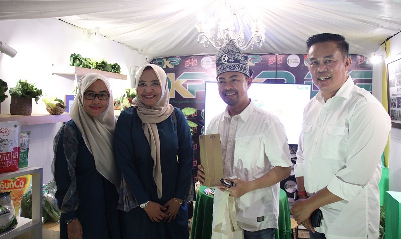 Pj. Wali Kota dan Kepala Kantor BI Provinsi Riau Kunjungi  Stand DKP Pekanbaru
