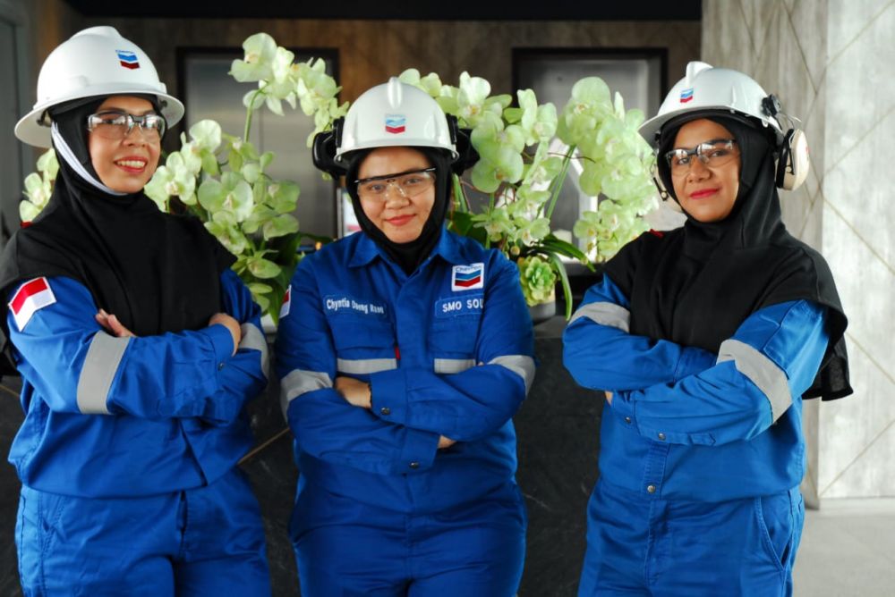 Keren! Lindungi Keselamatan Pegawai Wanita yang Berhijab, Chevron Luncurkan Hijab FRC