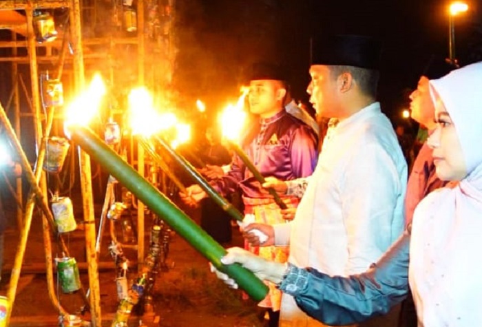 Muflihun Buka Festival Lampu Colok di Bukitraya