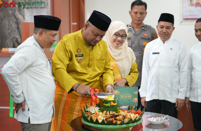 Syamsurizal Resmikan Layanan Gadai Emas BRK Syariah di Lubuk Dalam