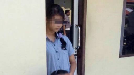 LUAR BIASA BIADABNYA...Dua Oknum PNS dan Dua Anaknya Cabuli Siswi SMK, Begini Ceritanya