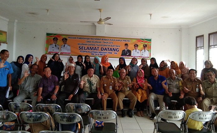 Penyaluran Dana Kelurahan Simpang Tiga Dimulai dengan Pelatihan Menjahit 