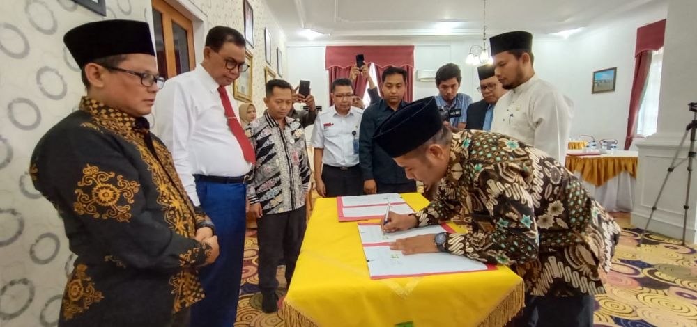 Bawaslu di 6 Kabupaten Tandatangani Dana Hibah Pilkada 2020 di Riau